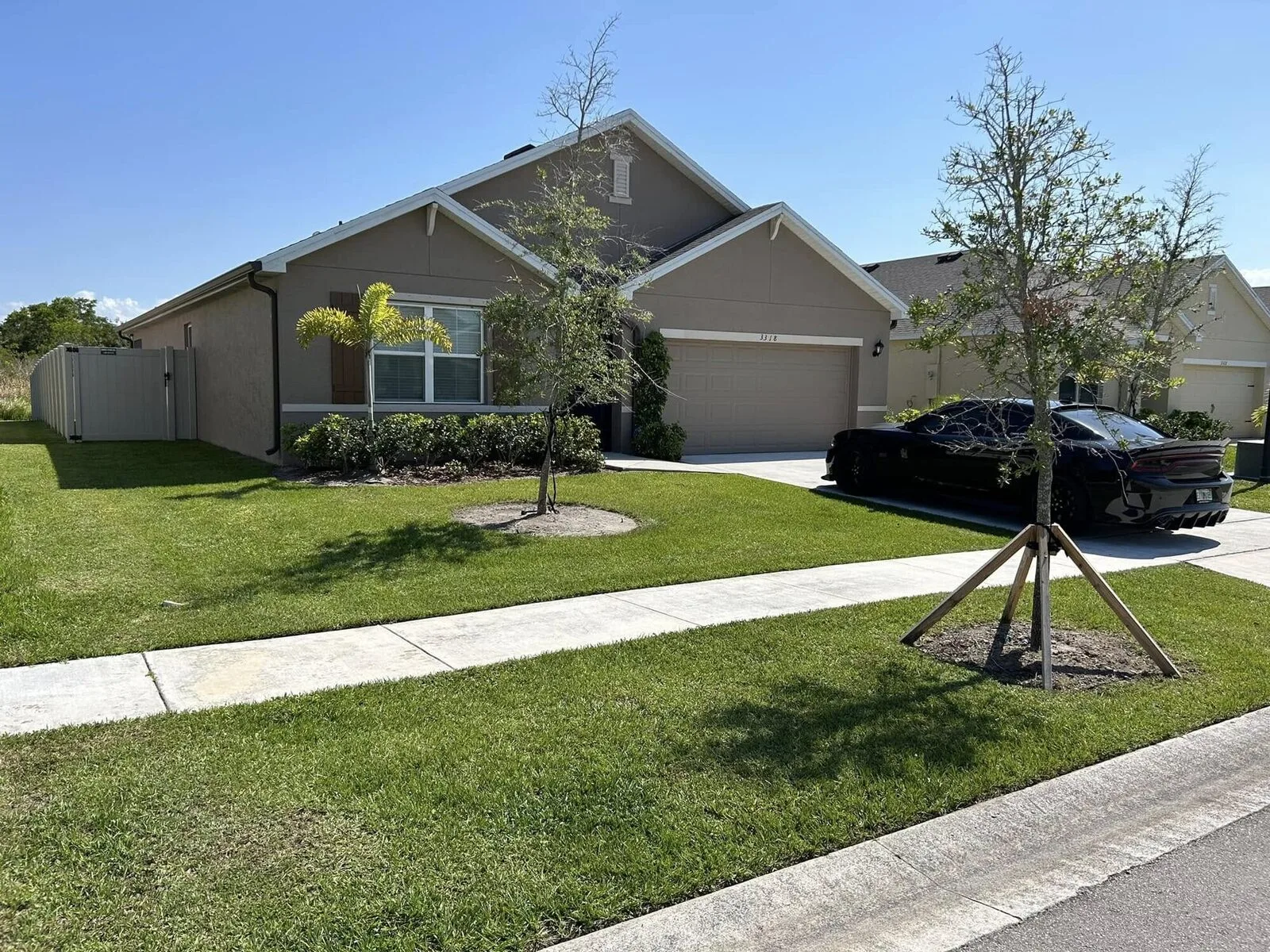 A freshly cut front lawn in Fort Pierce